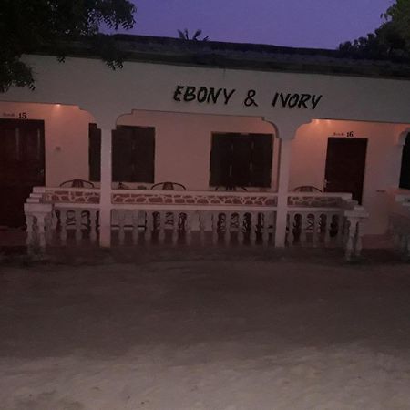 Ebony & Ivory Beach Bungalows Nungwi Eksteriør bilde